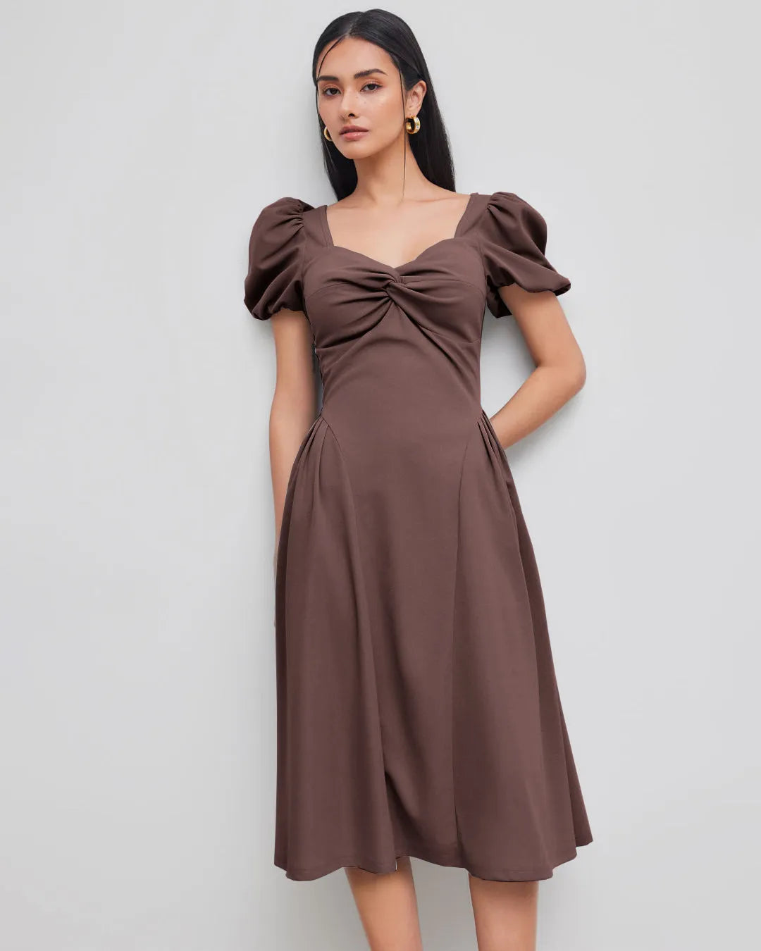 Sweetheart Neckline Solid Twist Pleated Midi Dress In Chocolate Brown