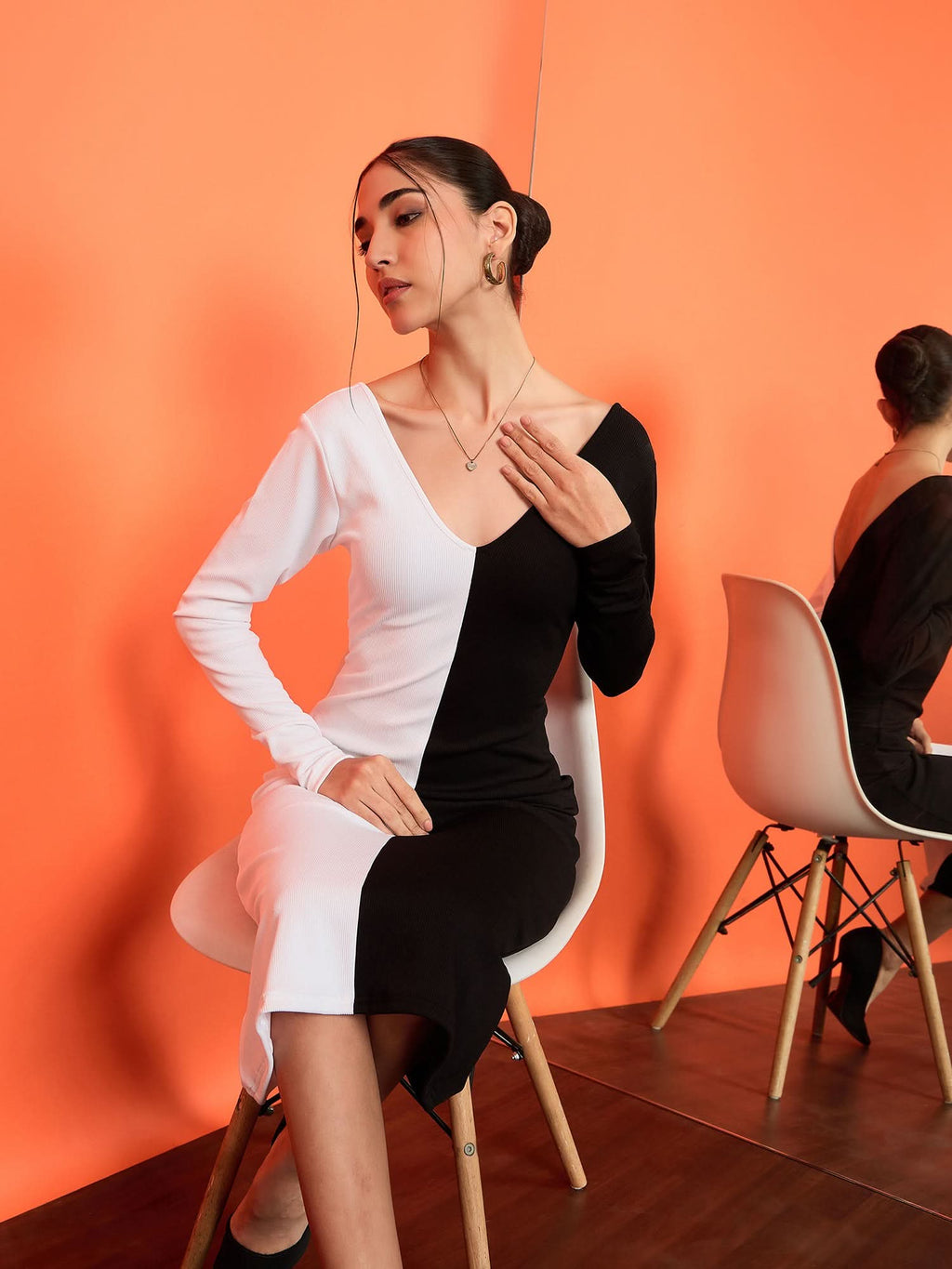 Stretchable Dual Tone Full Sleeves Midi Dress