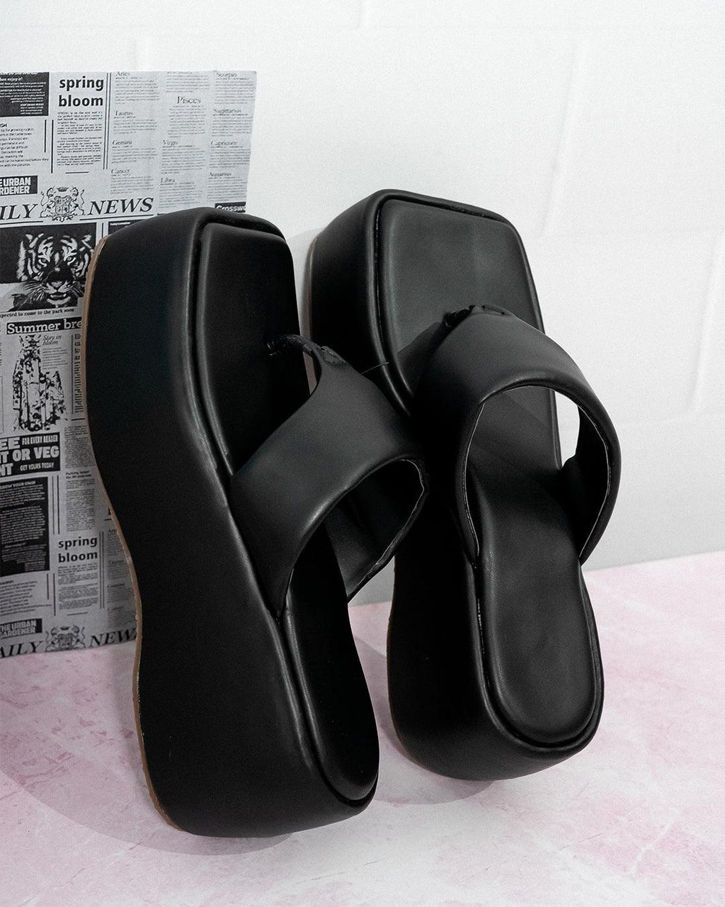 Y2K block retro style platforms black