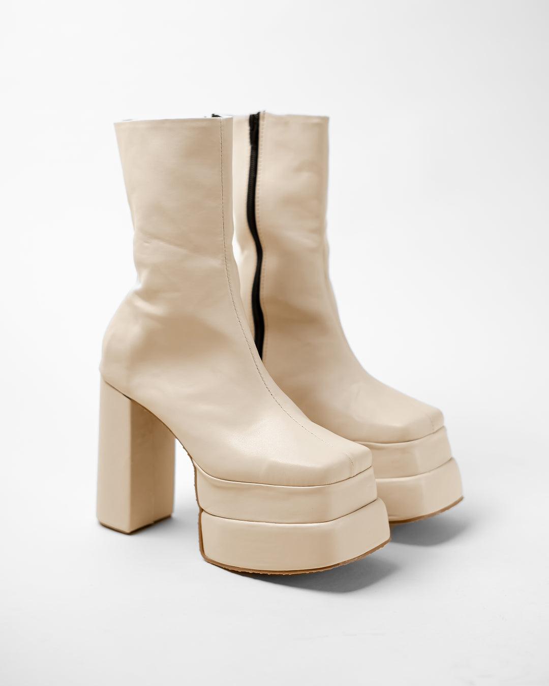 Pinkkup Aevitas Platform Boots Offwhite