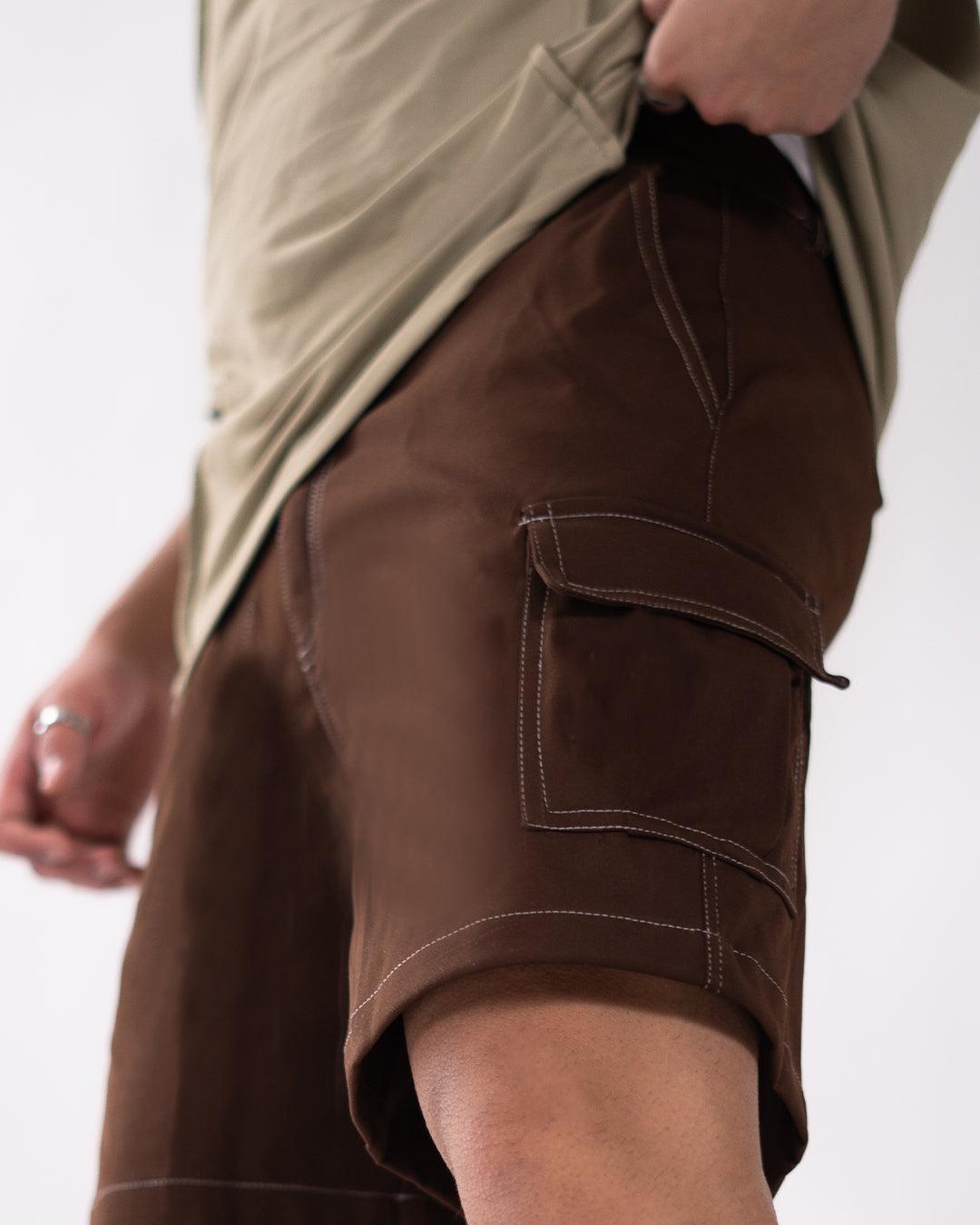Men Loose Fit Flap Pockets Denim Shorts In Chocolate Brown