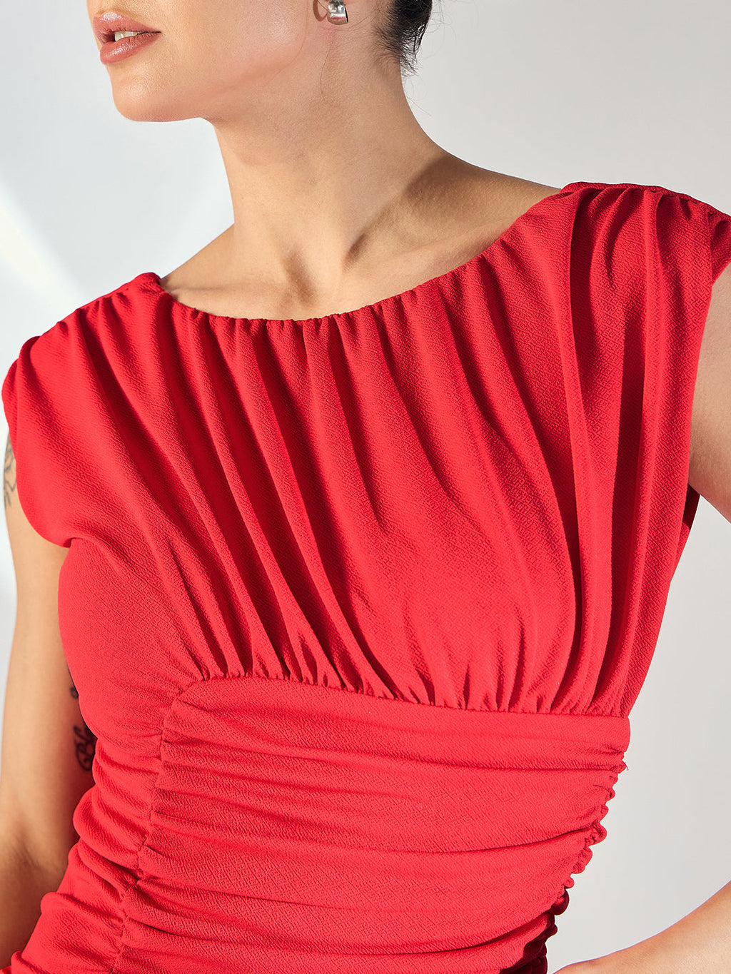 Stretchable Gathered Detailed Boat Neck Top