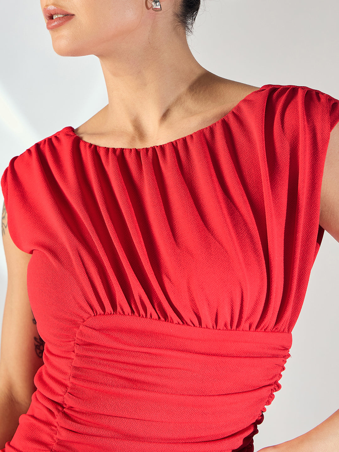 Stretchable Gathered Detailed Boat Neck Top