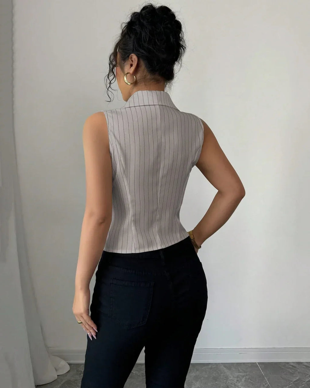 Collared V-Neck Slim Fit Straight Hem Pinstripe Sleeveless Top