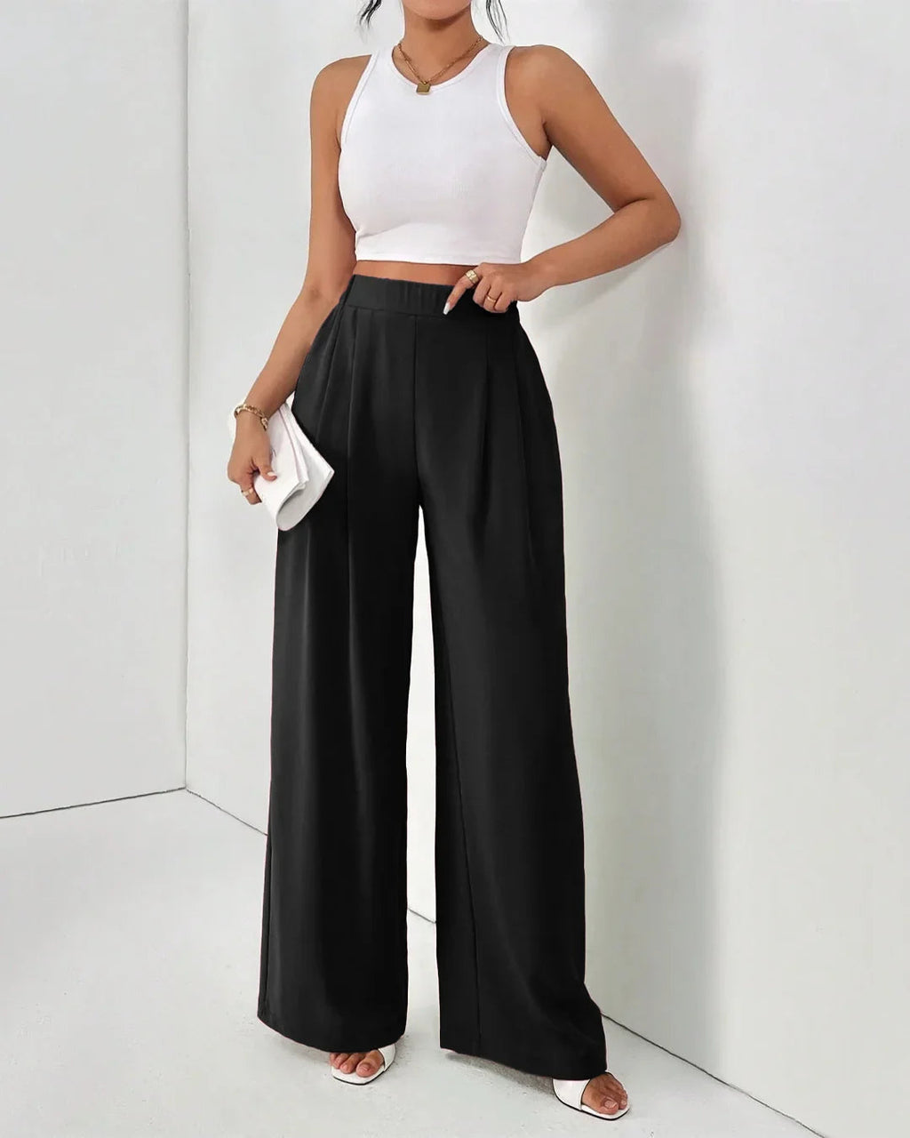 Solid Pleated Wide-Leg Straight-Leg Fit Trousers in Black