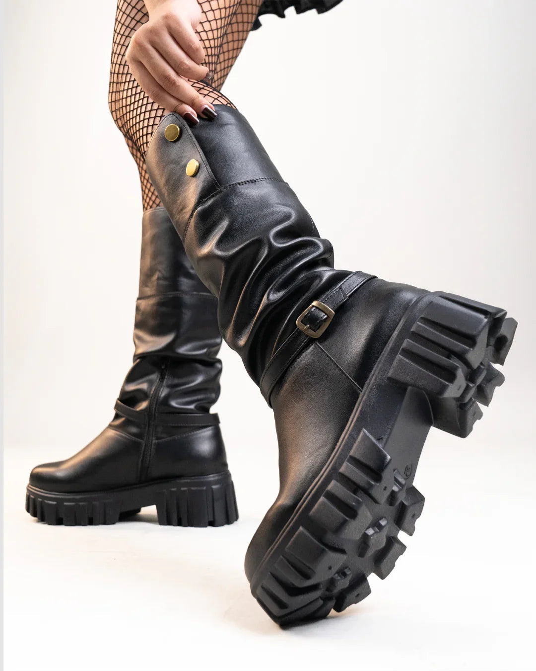 Chunky Platform Round Toe Knee High Boots in Black