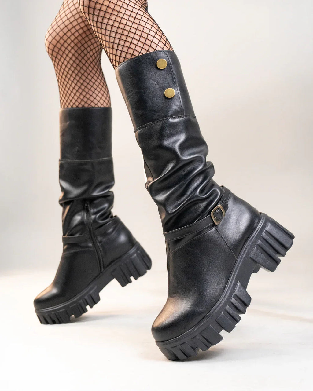 Chunky Platform Round Toe Knee High Boots in Black