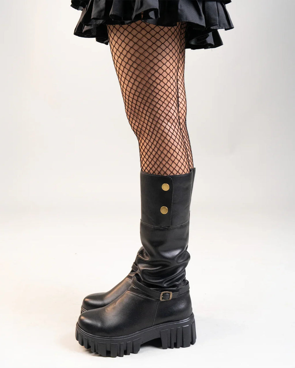 Chunky Platform Round Toe Knee High Boots in Black