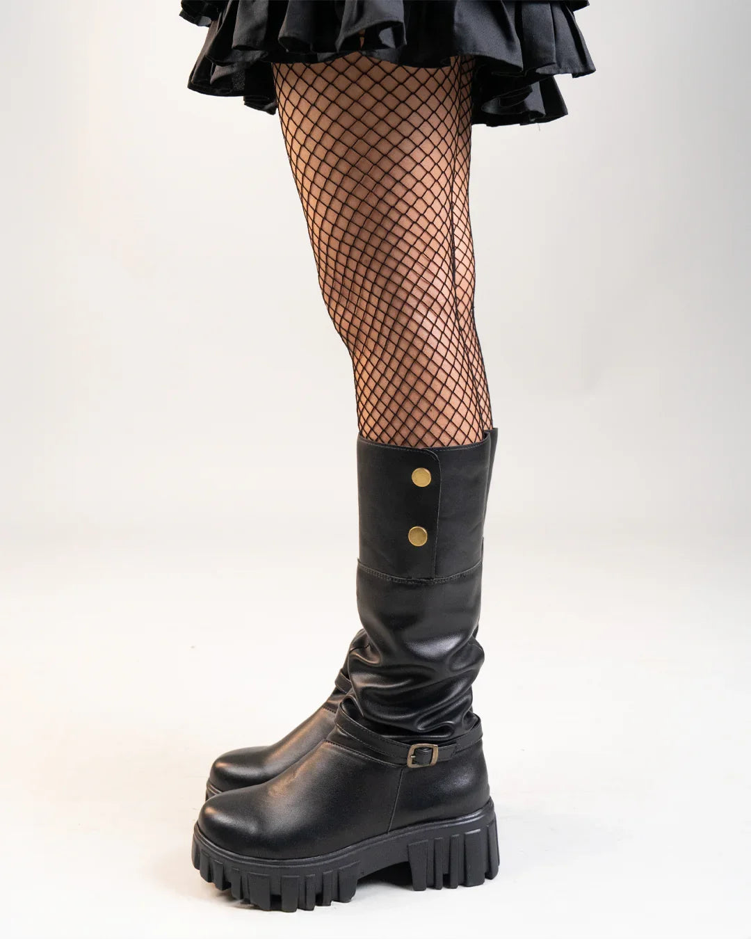 Chunky Platform Round Toe Knee High Boots in Black