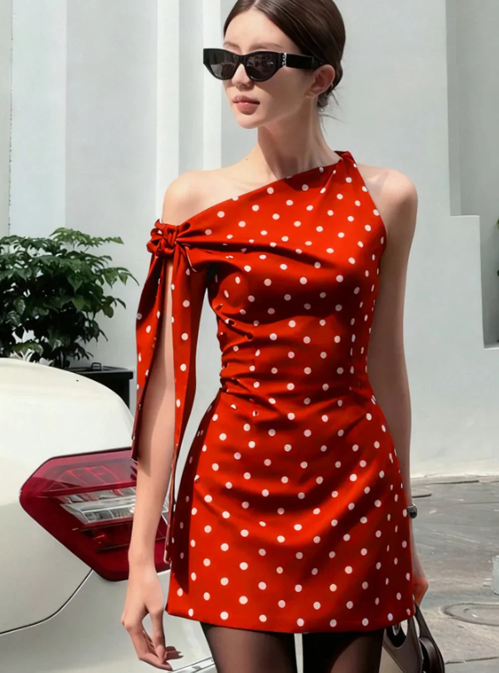 Minimalist Polka-Dot Asymmetric Shoulder Bodycon Mini Dress