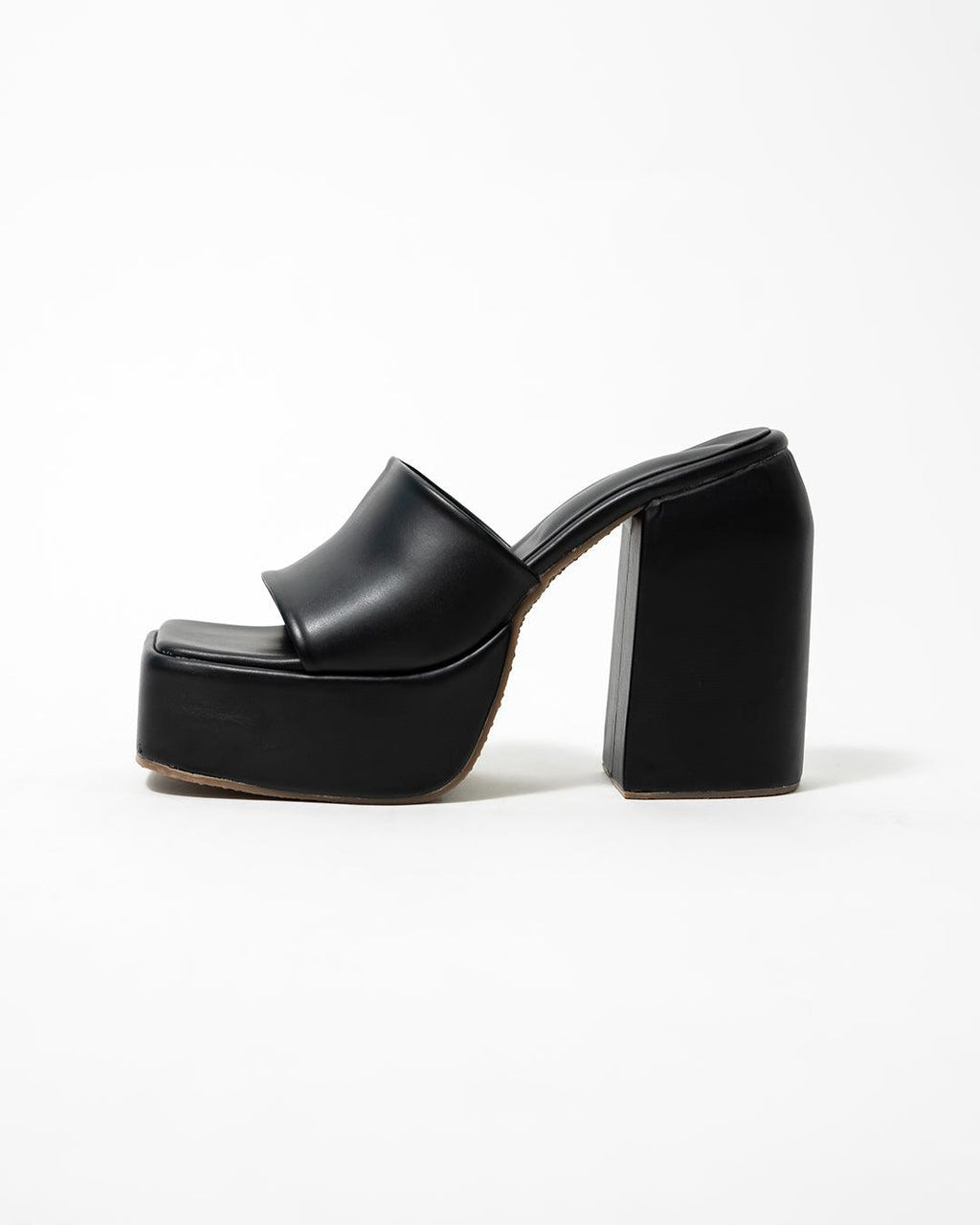 "it girl" trending pinterest inspired platforms black