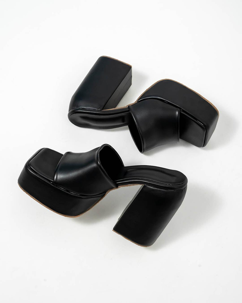 "it girl" trending pinterest inspired platforms black