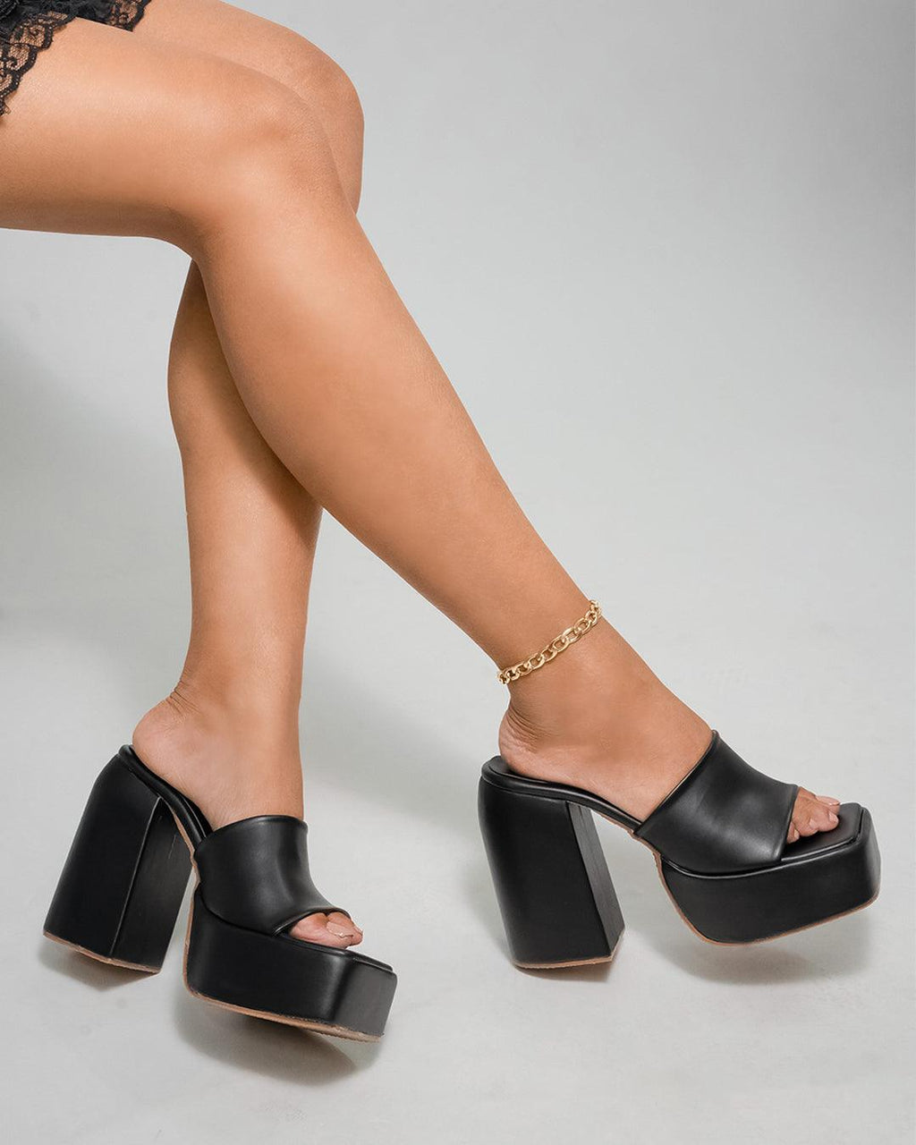 "it girl" trending pinterest inspired platforms black