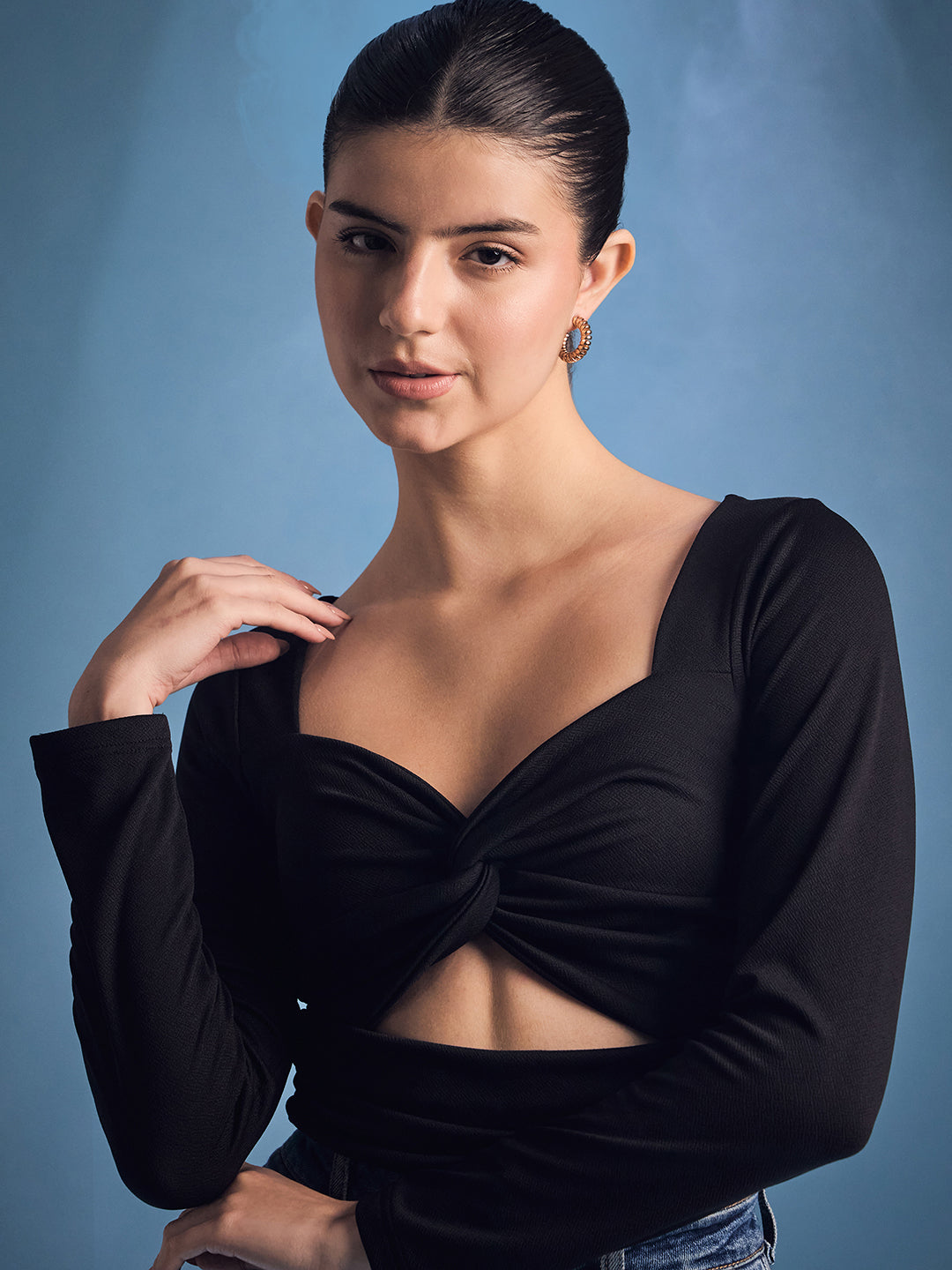 Stretchable Knotted Full Sleeves Crop Top