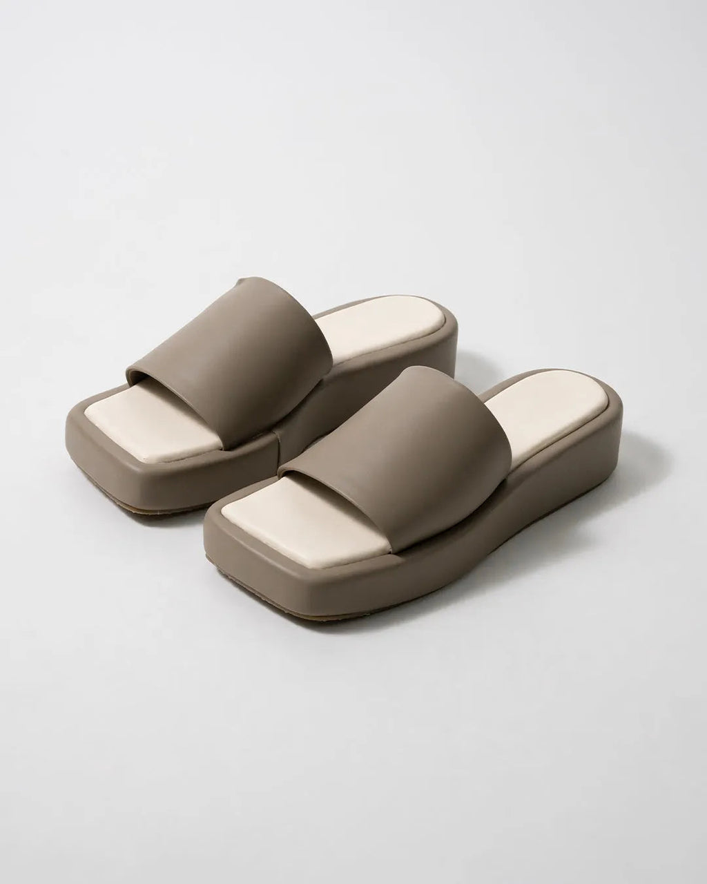 Retro vibe new york city girl flatform flats