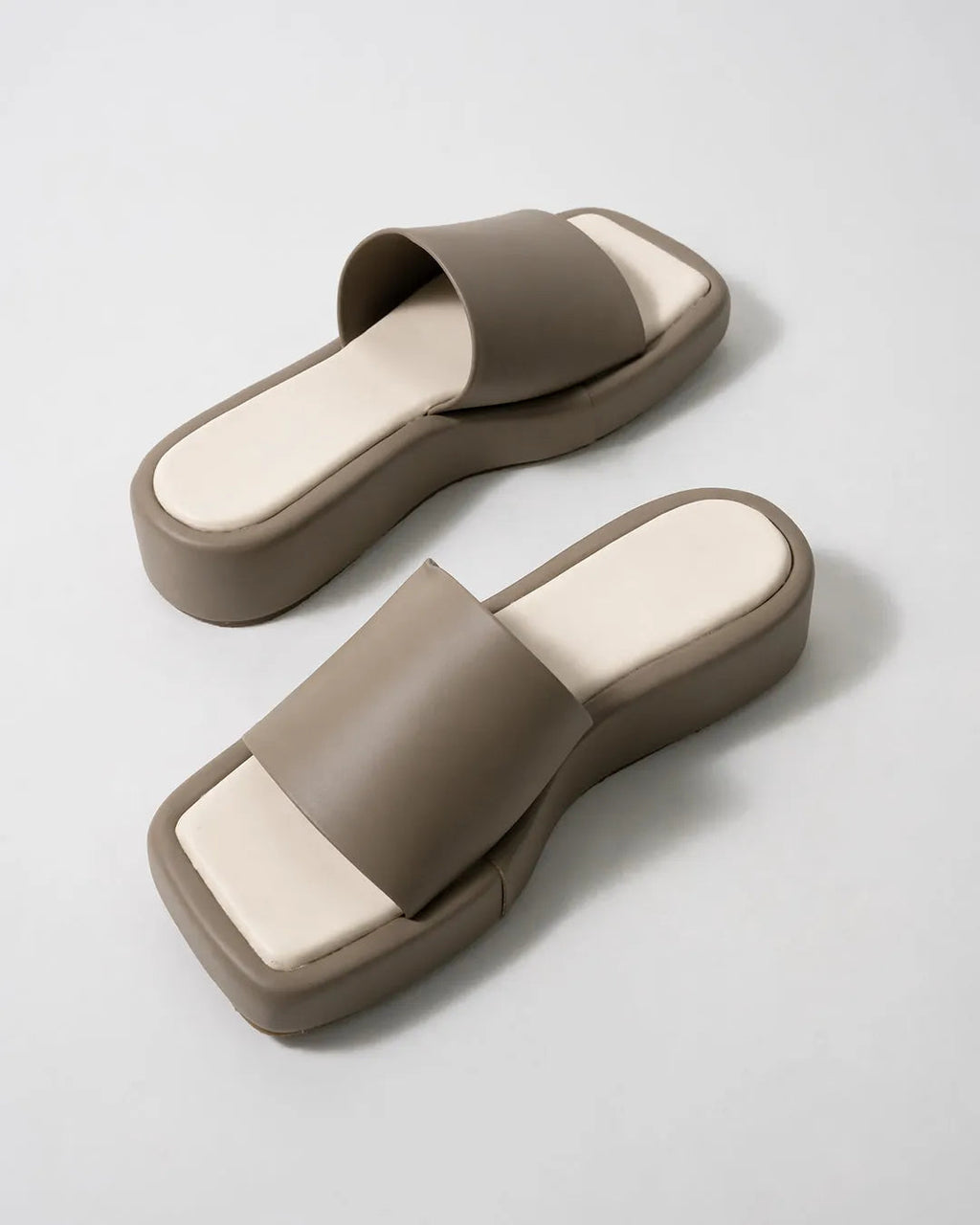 Retro vibe new york city girl flatform flats