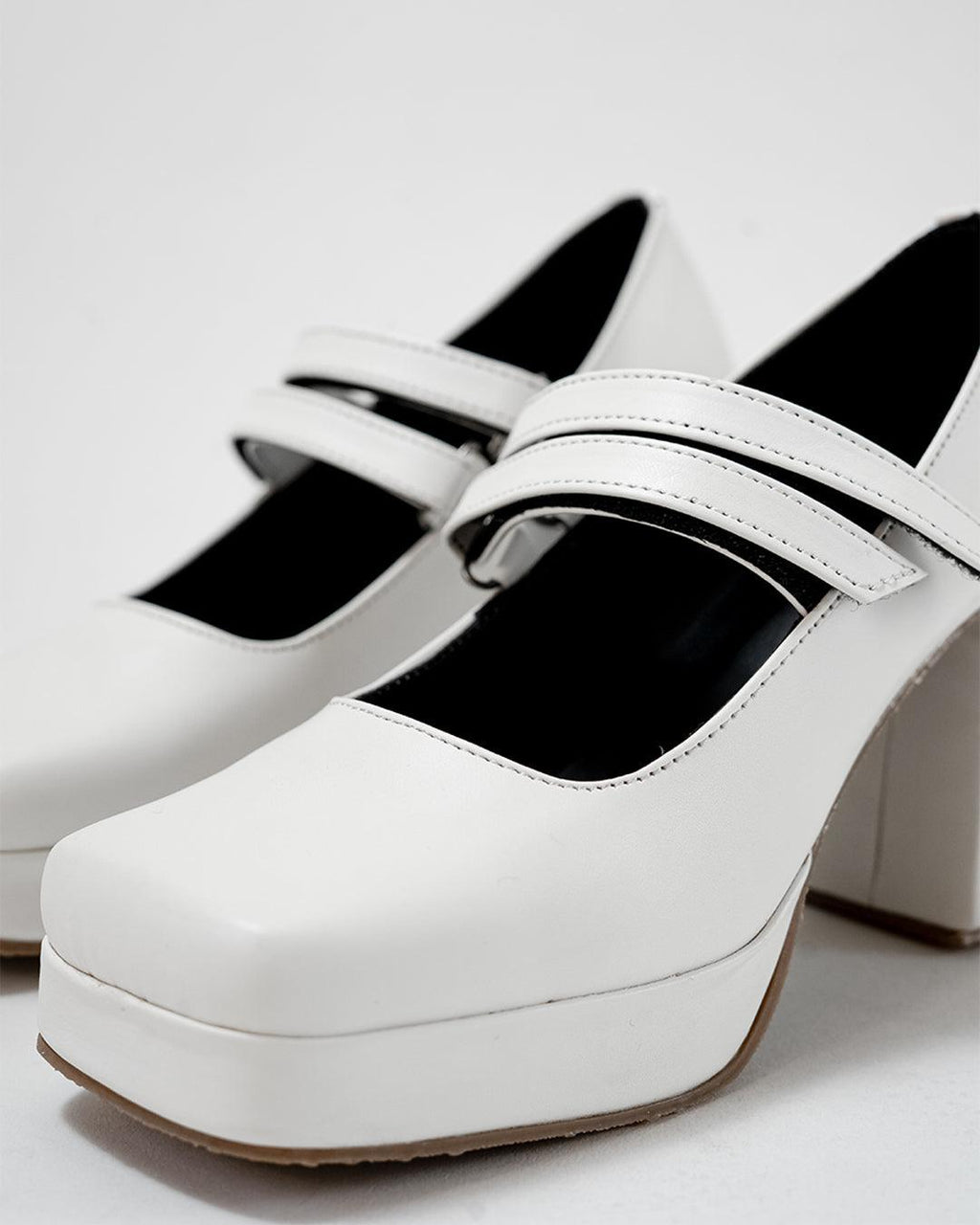 Seoul City Aesthetics White Platform Pumps