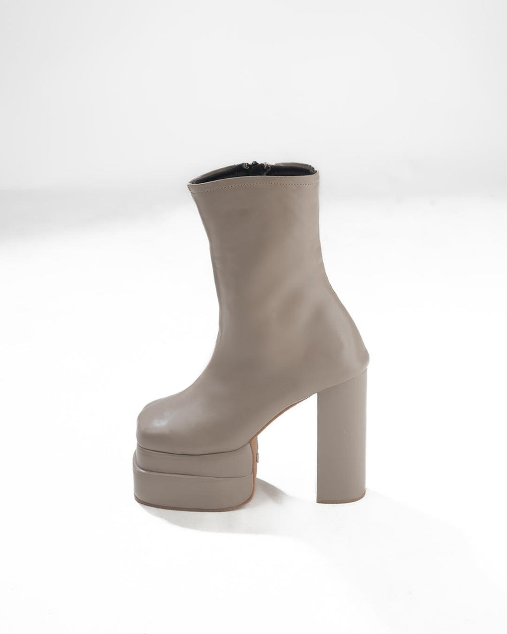 Pinkkup Aevitas Platform Boots In Mocha