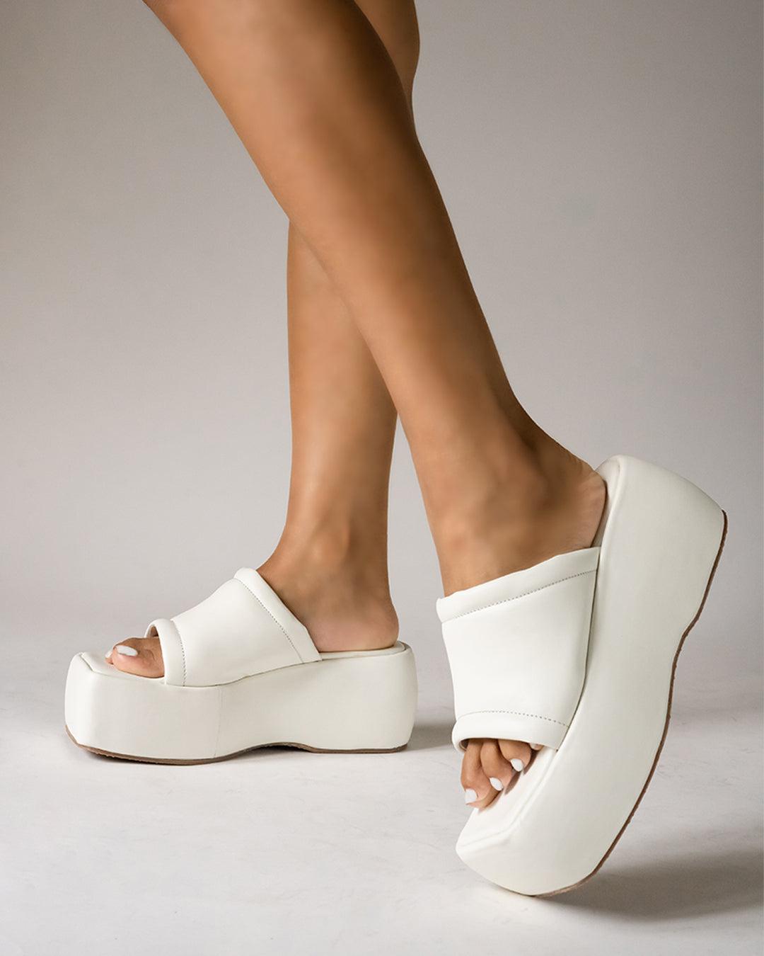 Vintage Vibe City Girl white Platforms