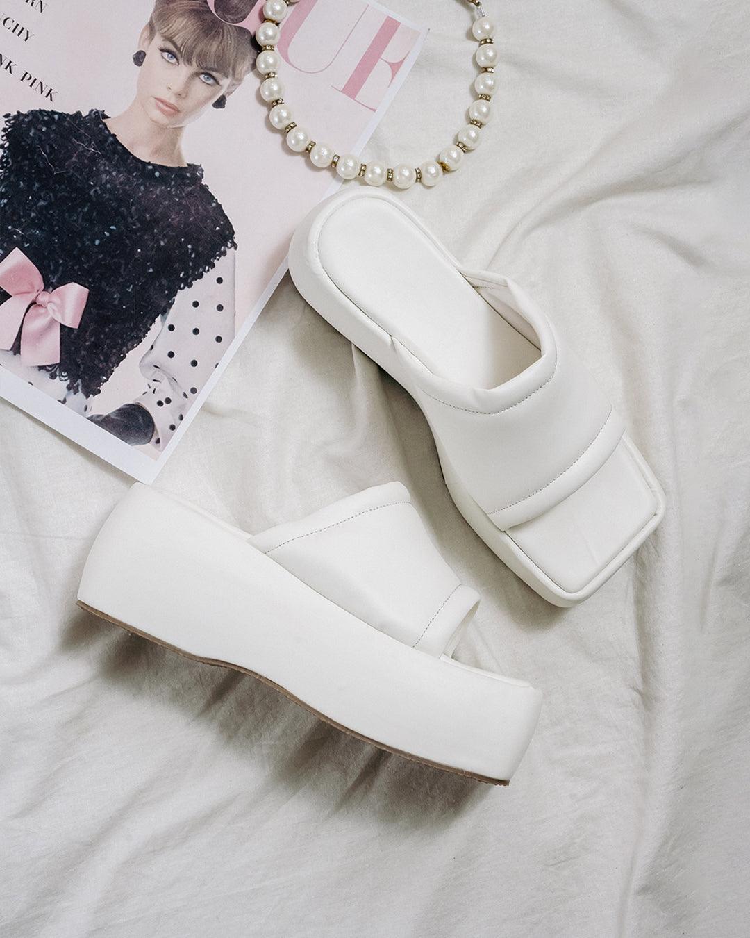 Vintage Vibe City Girl white Platforms
