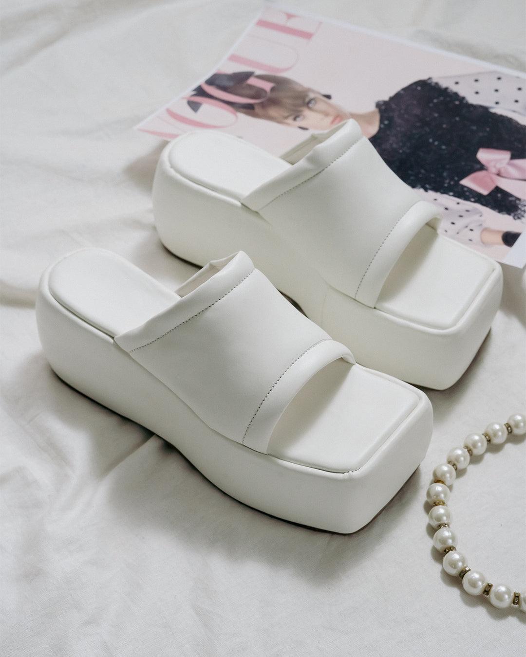 Vintage Vibe City Girl white Platforms