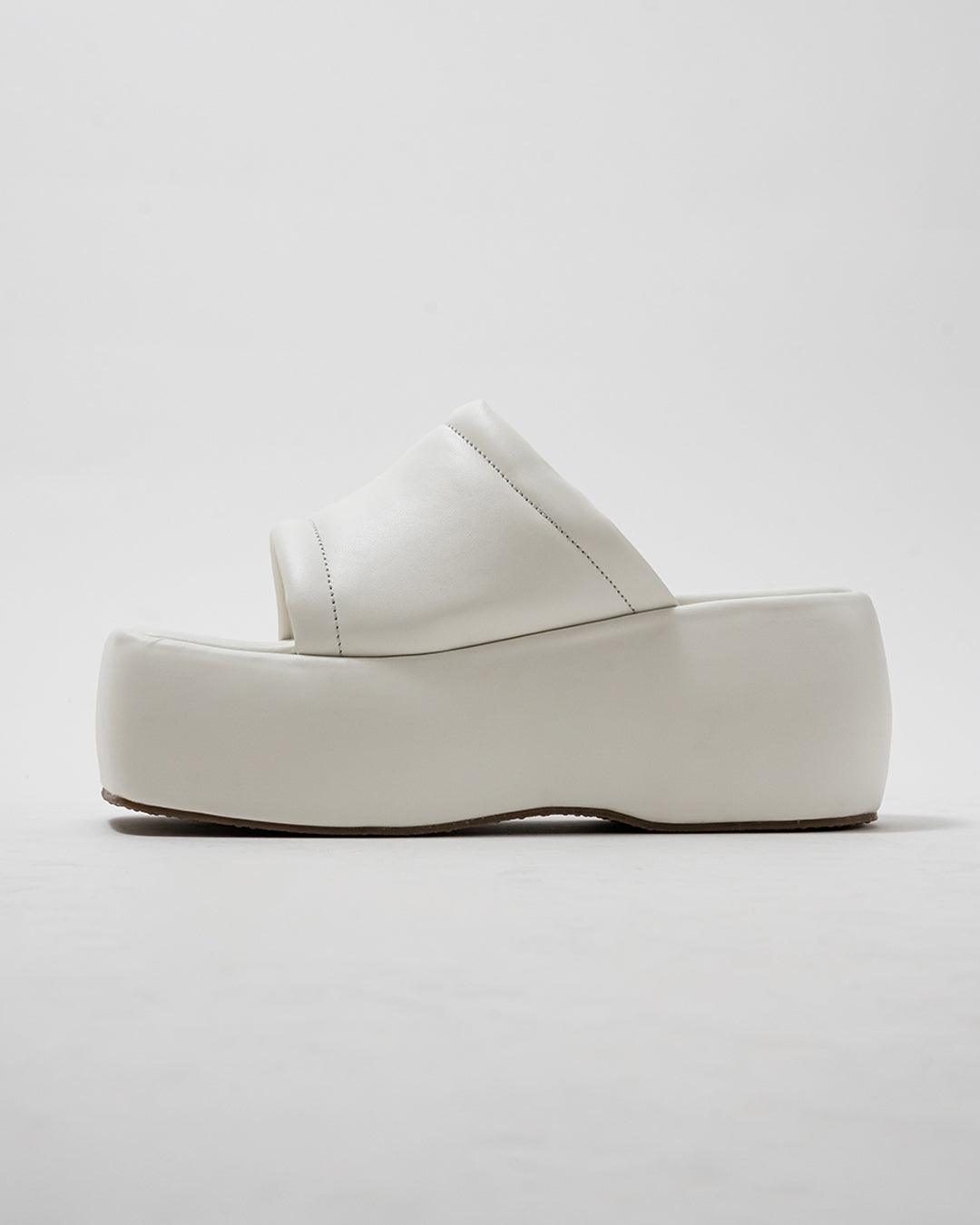 Vintage Vibe City Girl white Platforms
