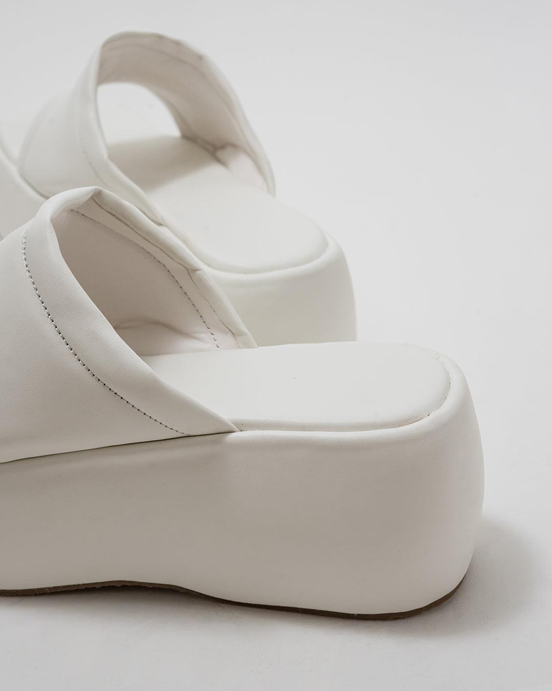 Vintage Vibe City Girl white Platforms