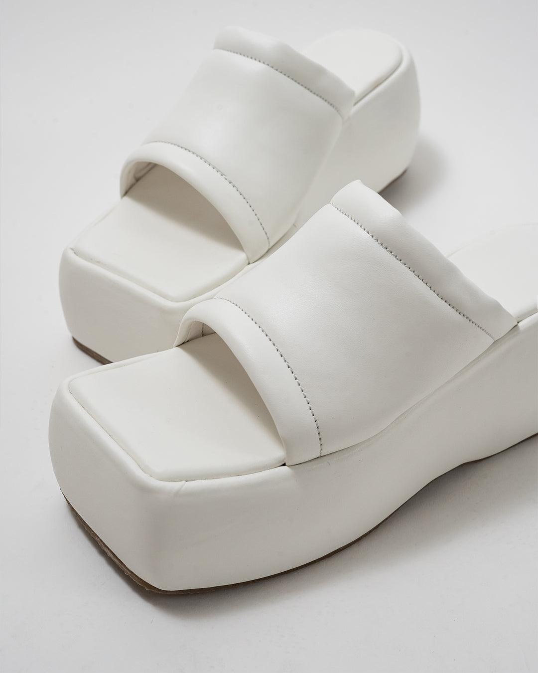 Vintage Vibe City Girl white Platforms