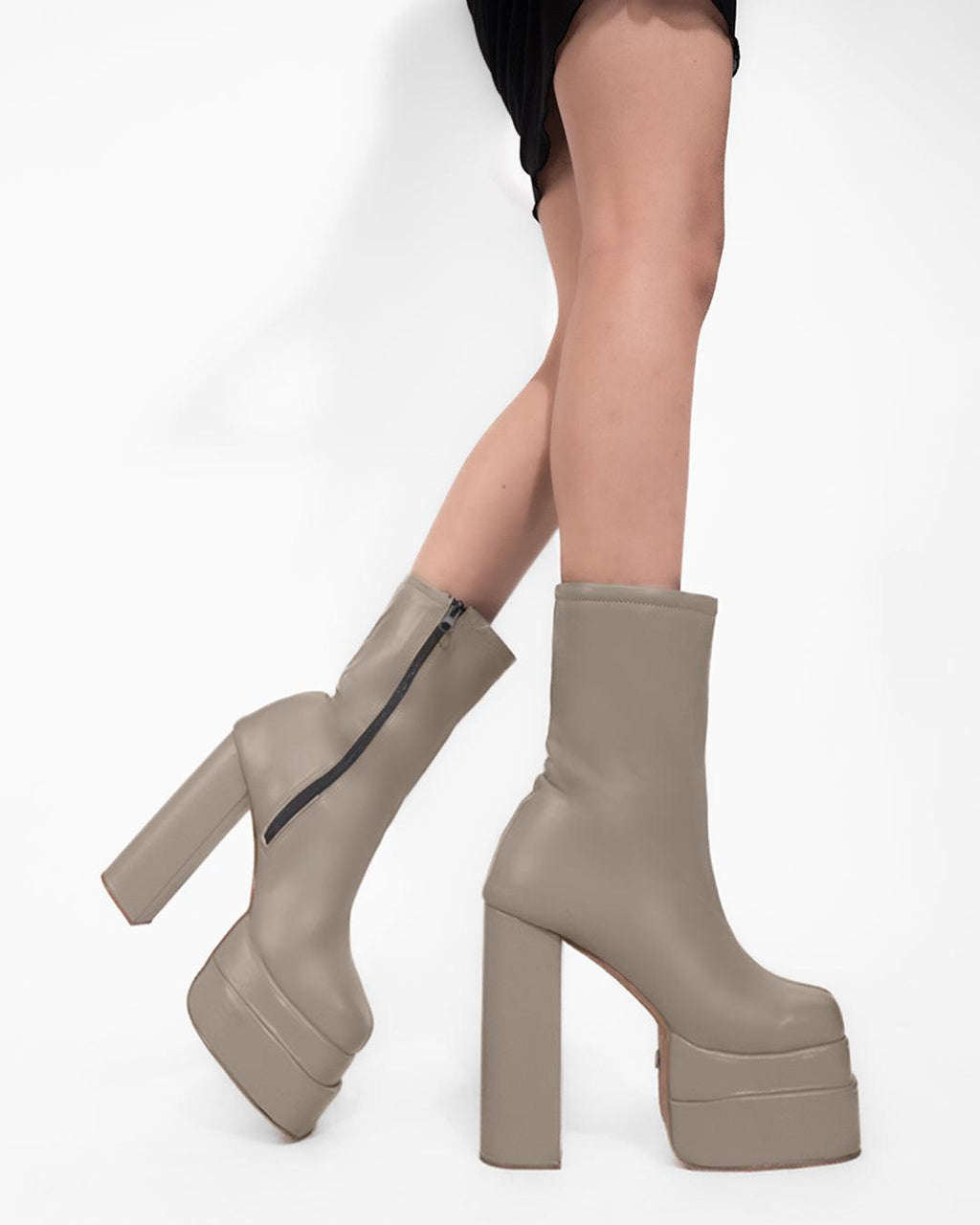 Pinkkup Aevitas Platform Boots In Mocha