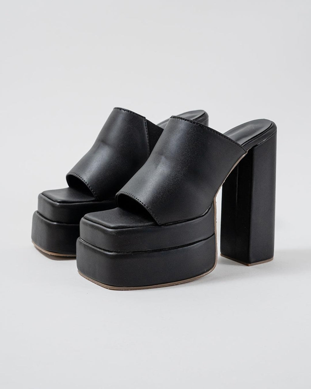 The Statement Heel Black