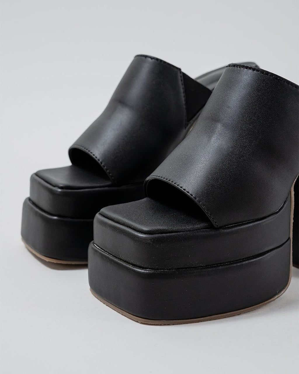 The Statement Heel Black