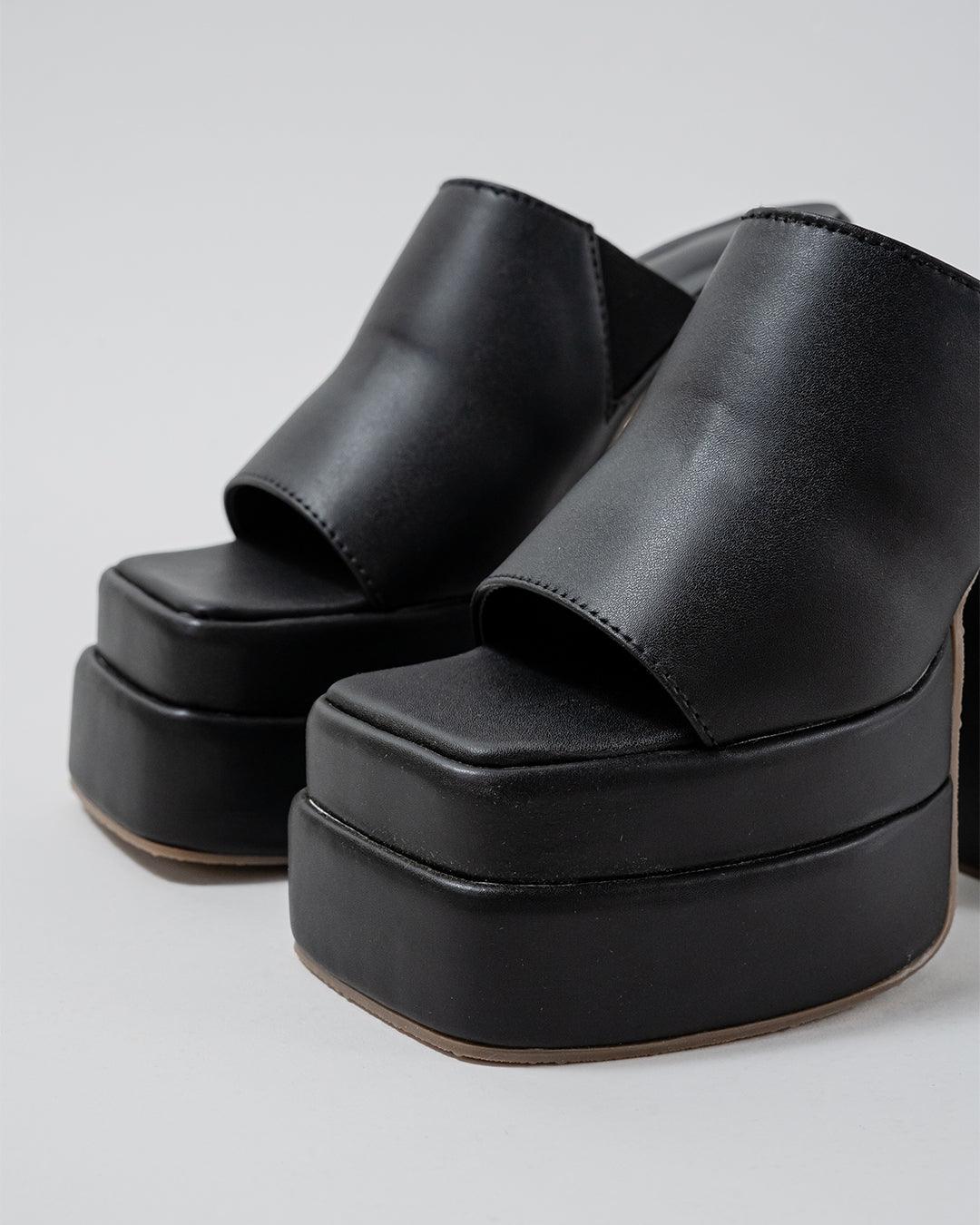 The Statement Heel Black