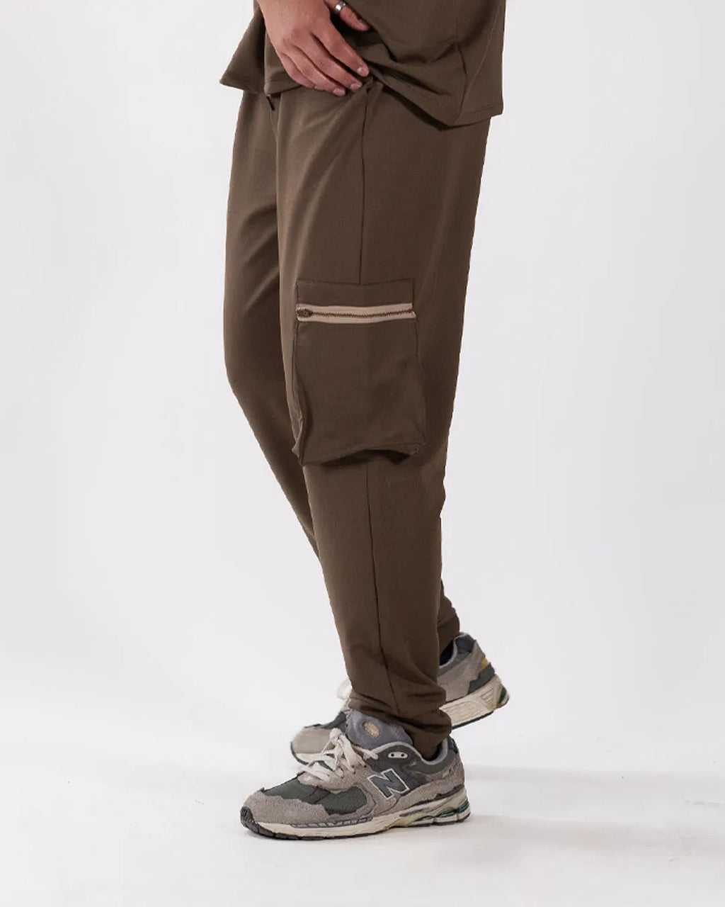 Men Crew Neck Short Sleeve Flap Pocket Drawstring Casual Comfortable Set in Chocolate Brown