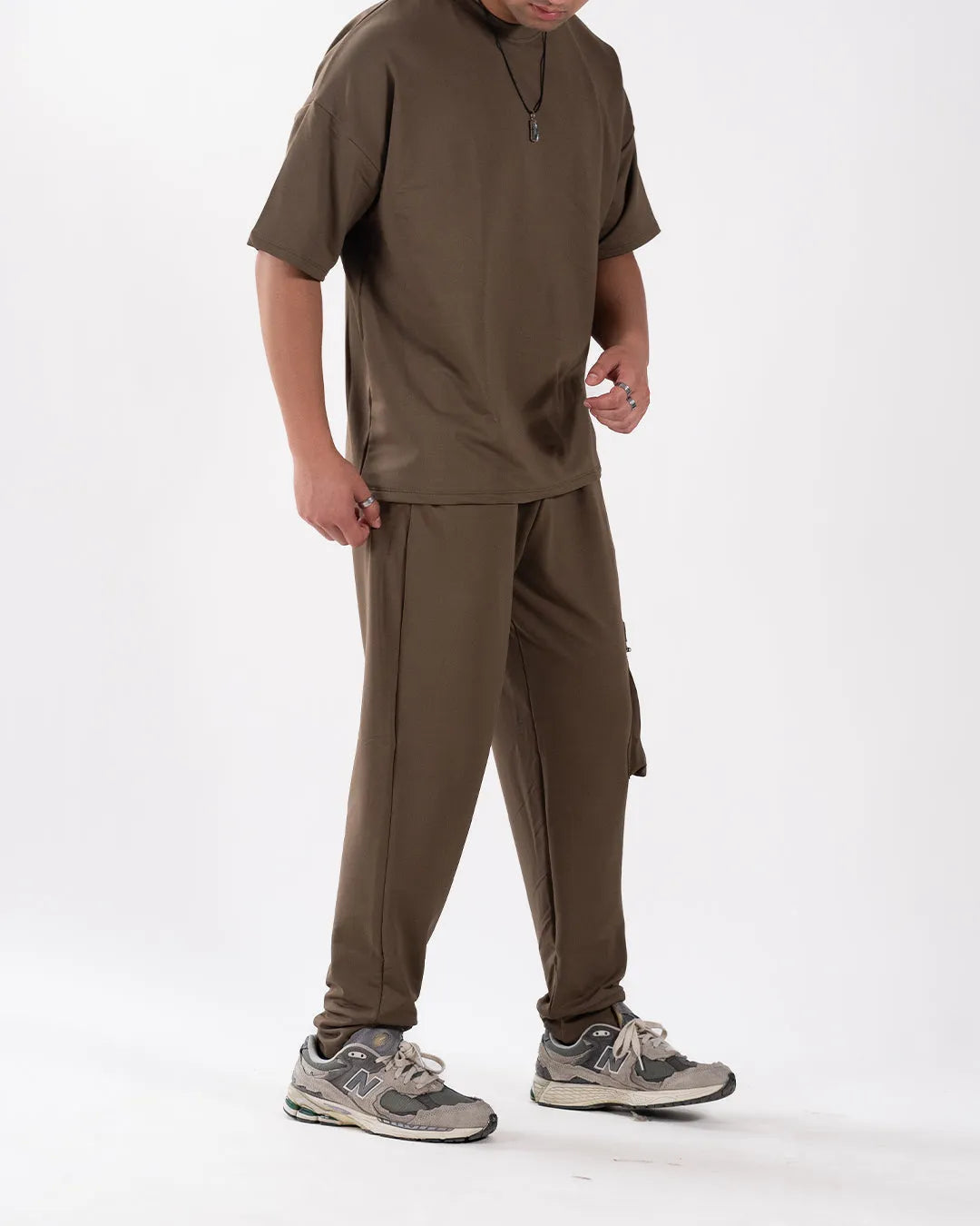 Men Crew Neck Short Sleeve Flap Pocket Drawstring Casual Comfortable Set in Chocolate Brown