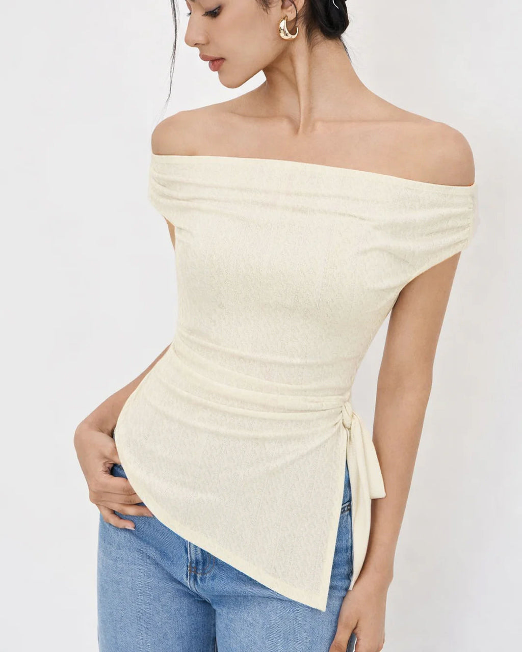 Off-shoulder Ruched Knotted Asymmetrical Hem Top in White
