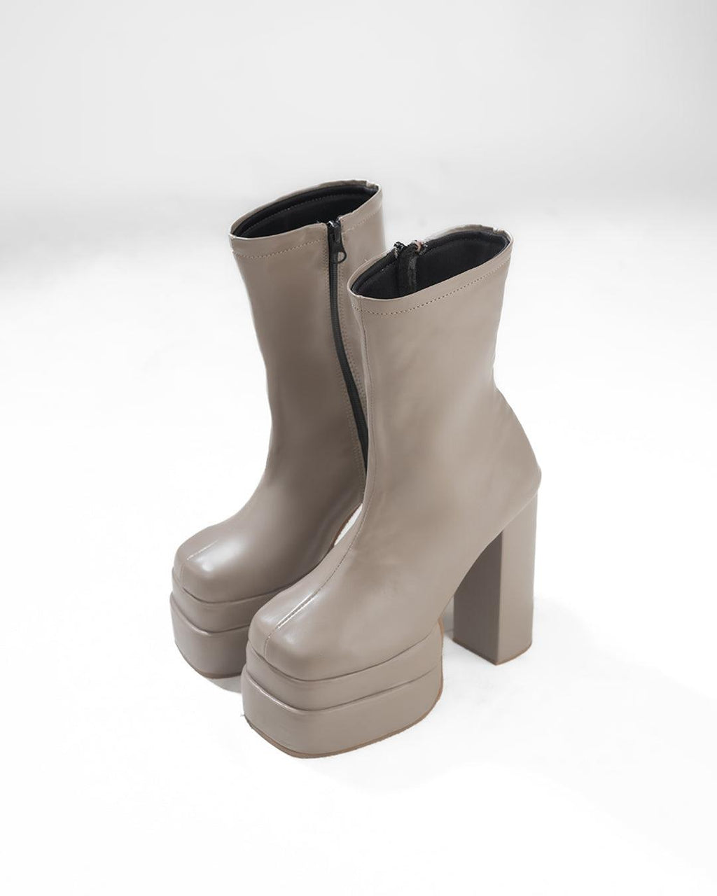 Pinkkup Aevitas Platform Boots In Mocha