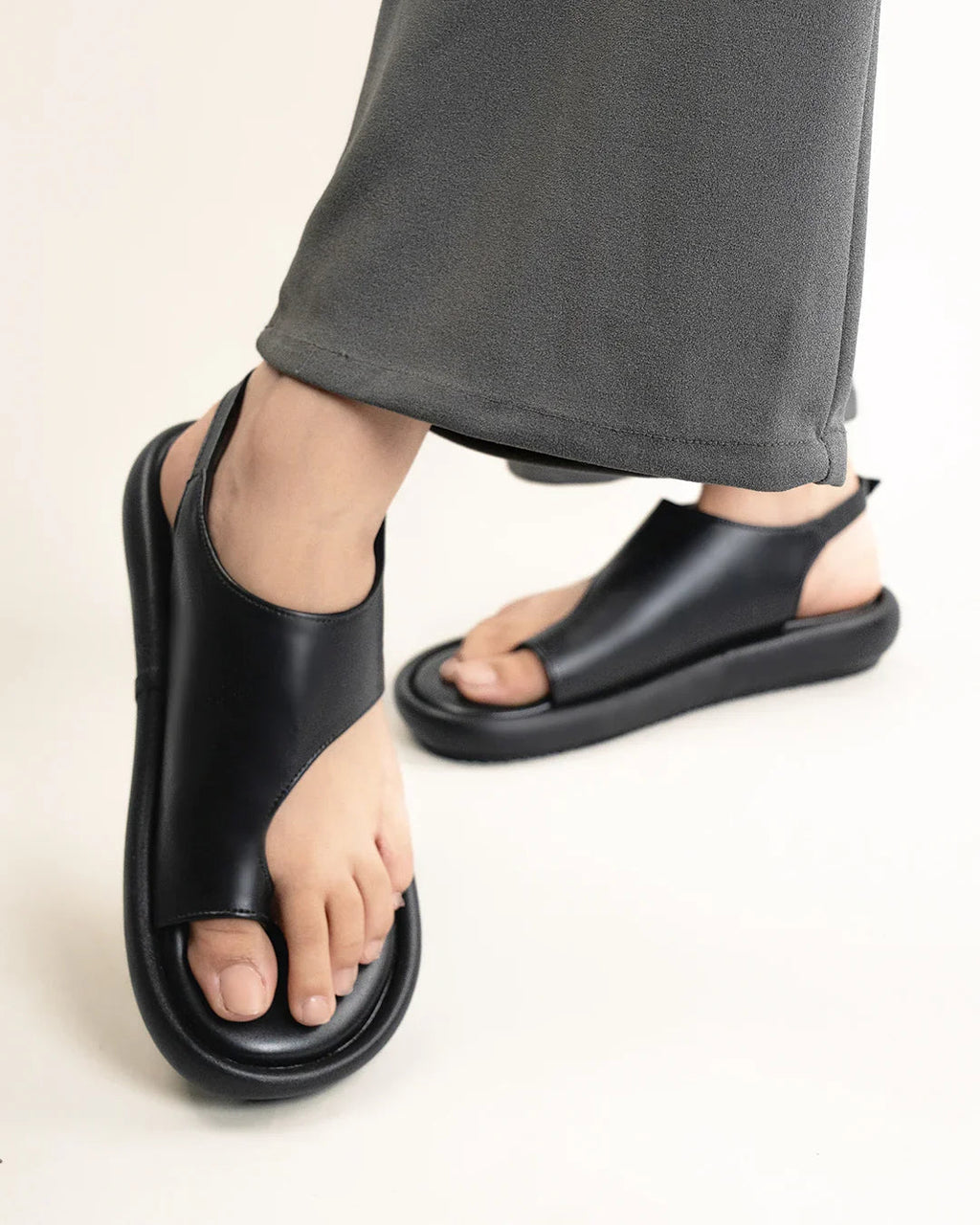 Women Black Toe Ring Flatforms