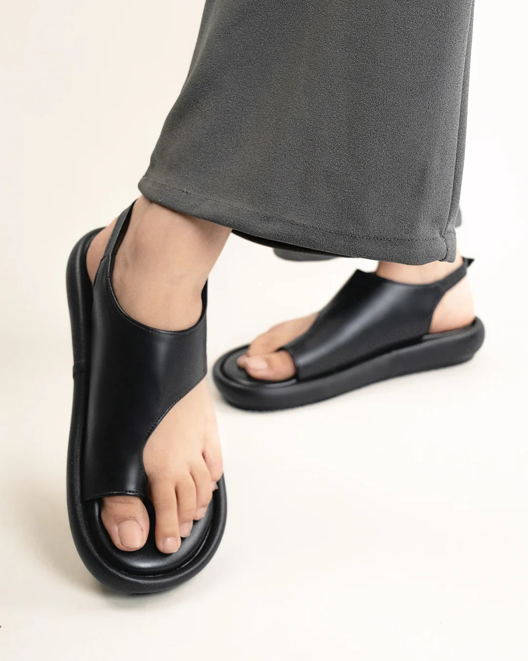 Women Black Toe Ring Flatforms