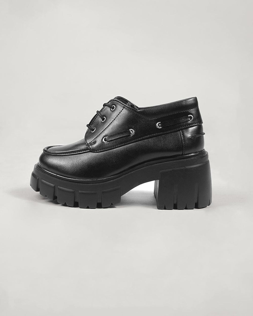 Off Duty Aesthetic Lace-Up Shoes