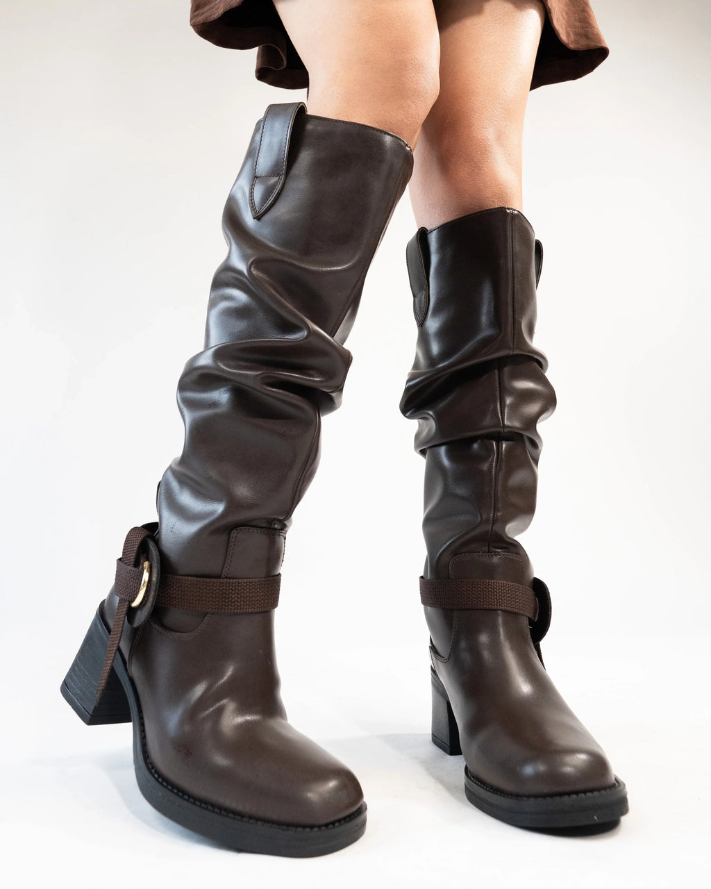 Brown Knee-High Boots With Buckle And Heel