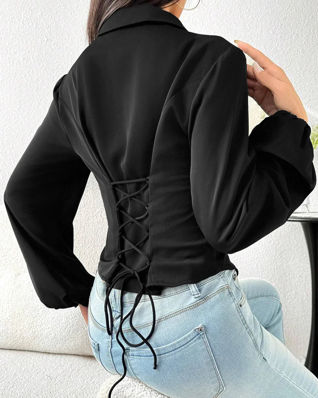Collared Button-Down Fitted Long Sleeve Shirt in Black