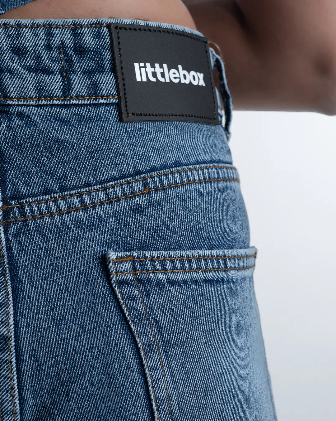 High Waist Regular Mid Rise Jeans In Blue