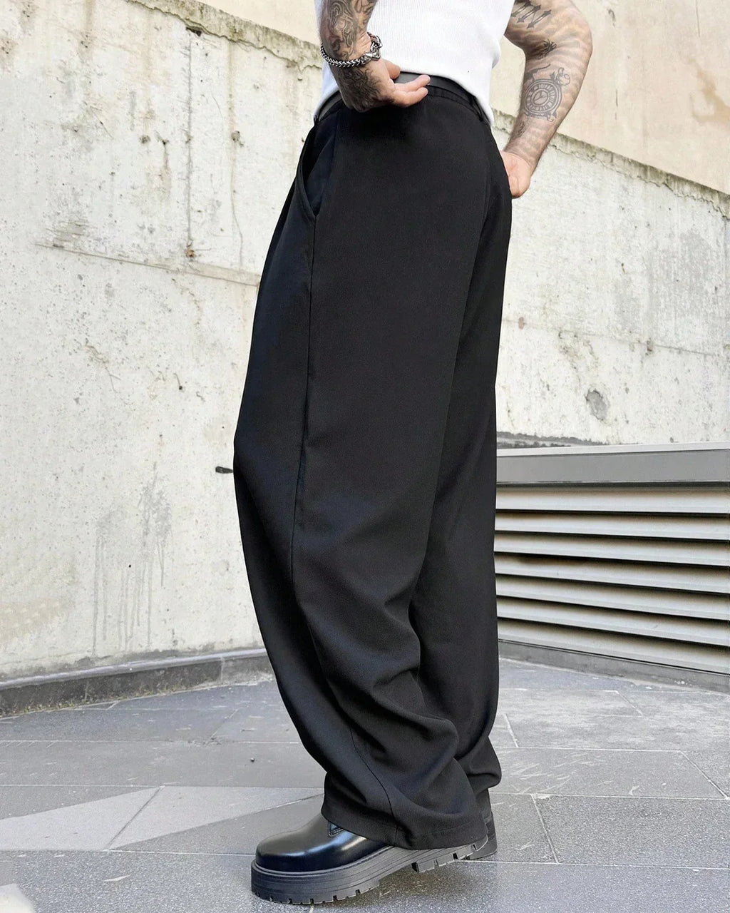 Men High-Waist Pleated Relaxed-Fit Trousers in Black