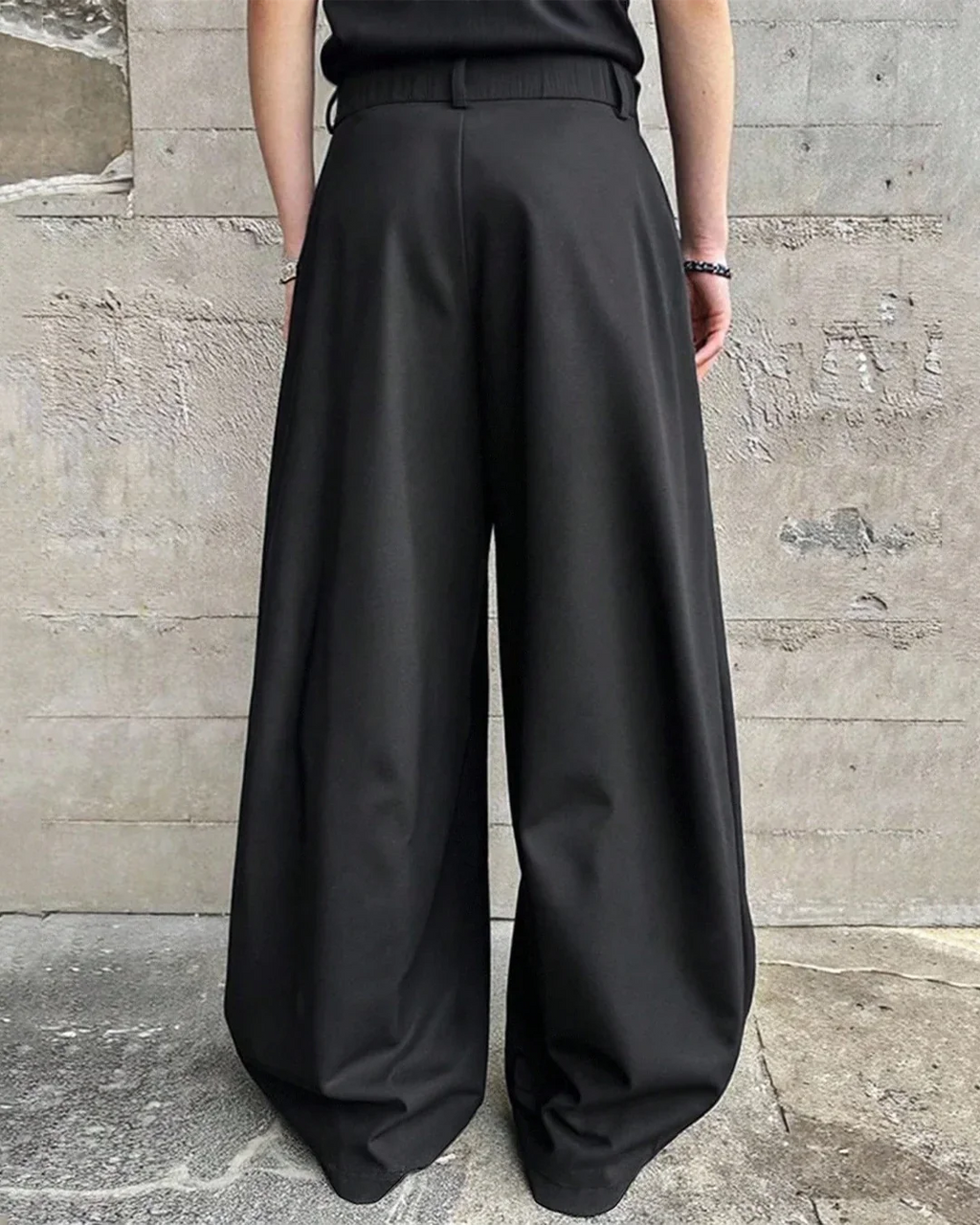 Men High-Waisted Pleated Wide-Leg Loose Casual Trousers in Black