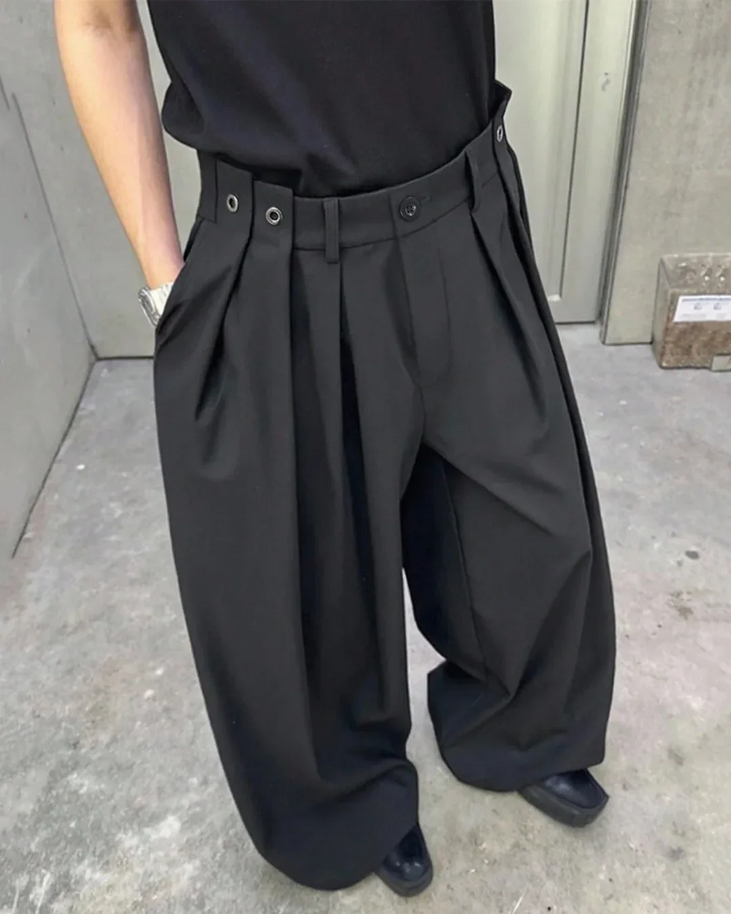 Men High-Waisted Pleated Wide-Leg Loose Casual Trousers in Black