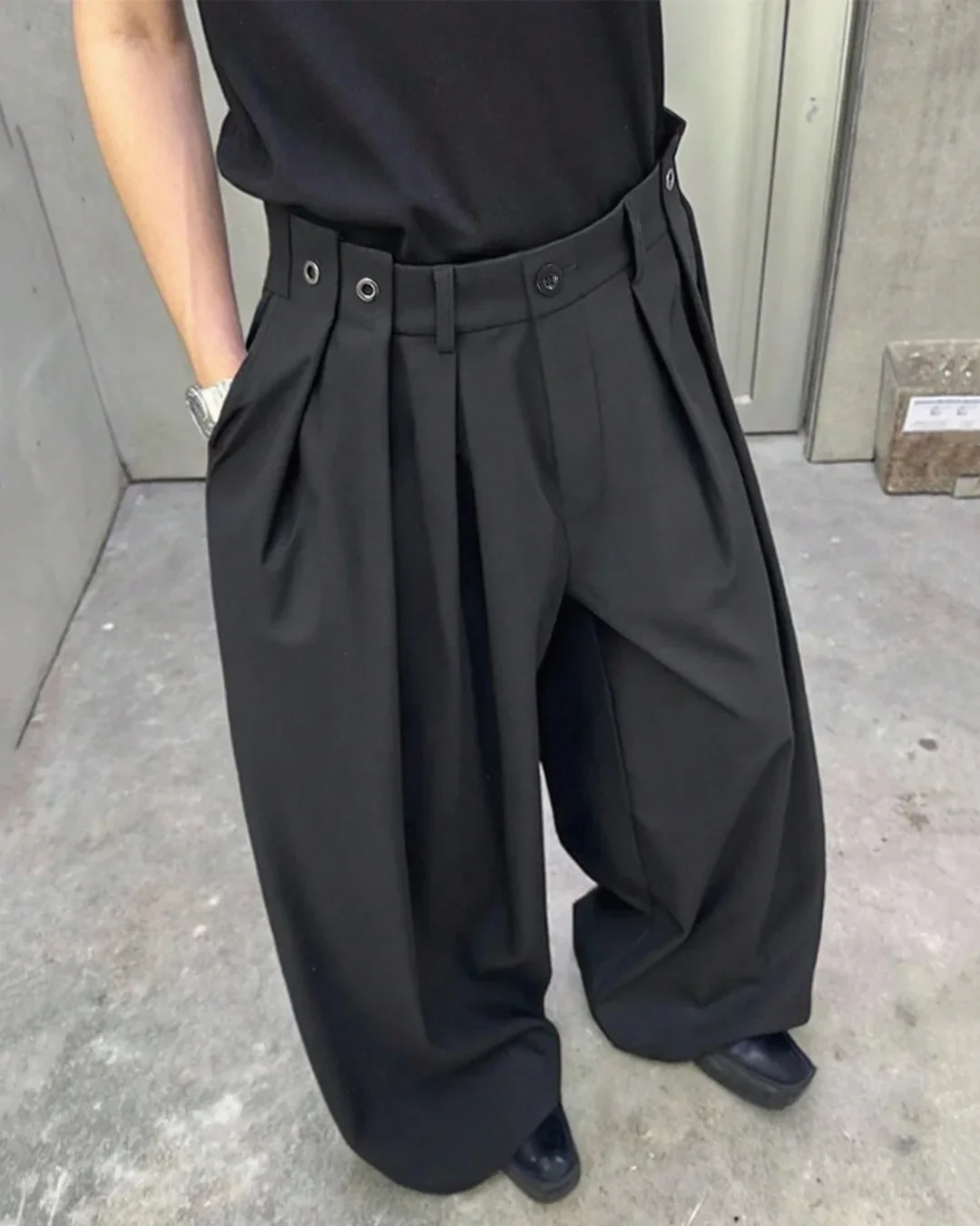Men High-Waisted Pleated Wide-Leg Loose Casual Trousers in Black