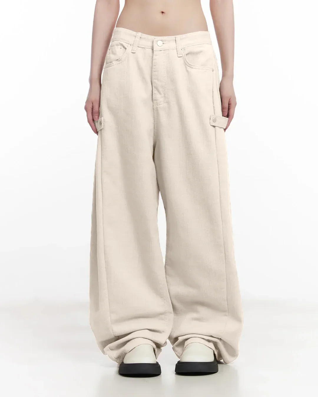 Mid-Rise Cargo Wide-Leg Trouser in Apricot
