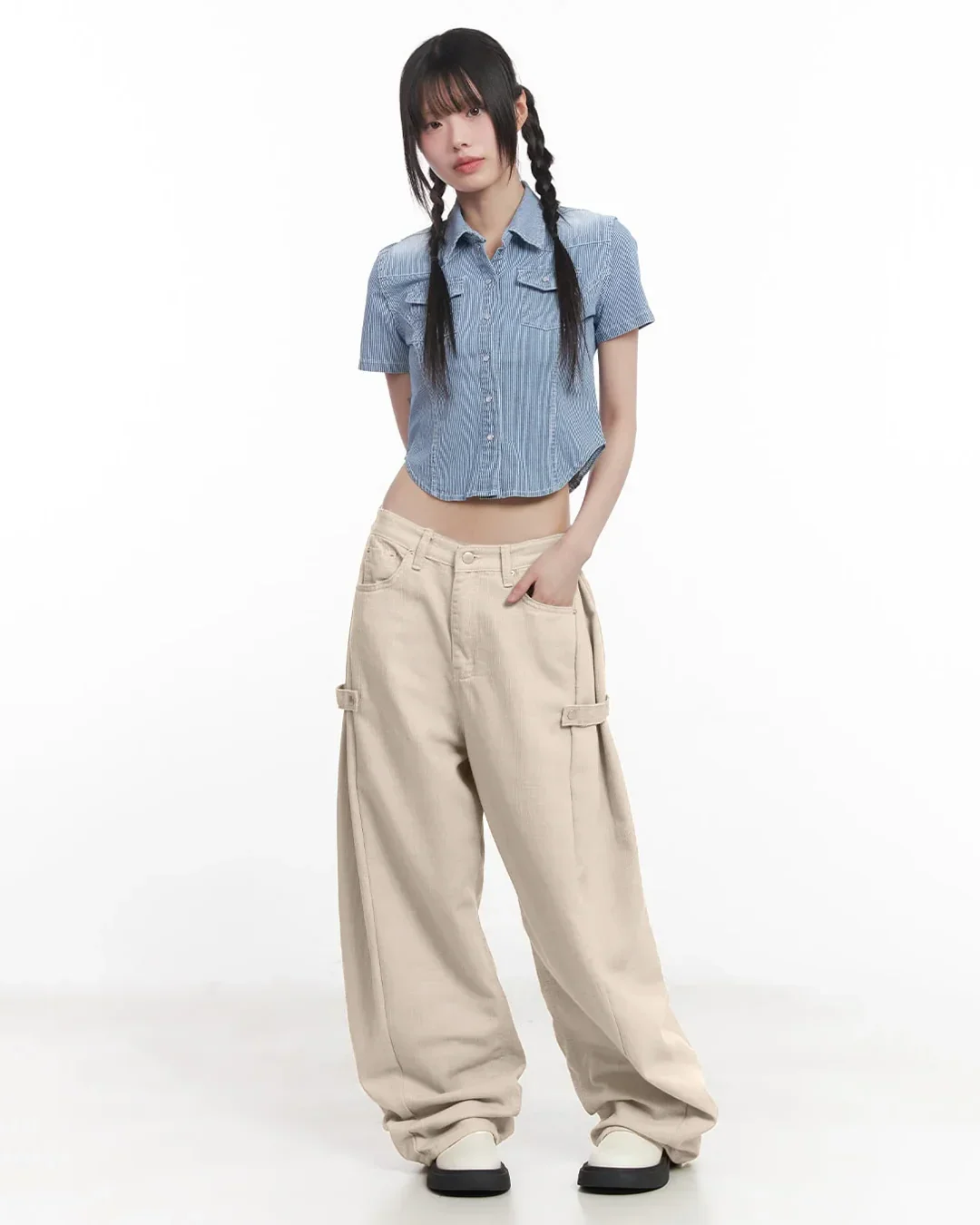 Mid-Rise Cargo Wide-Leg Trouser in Apricot