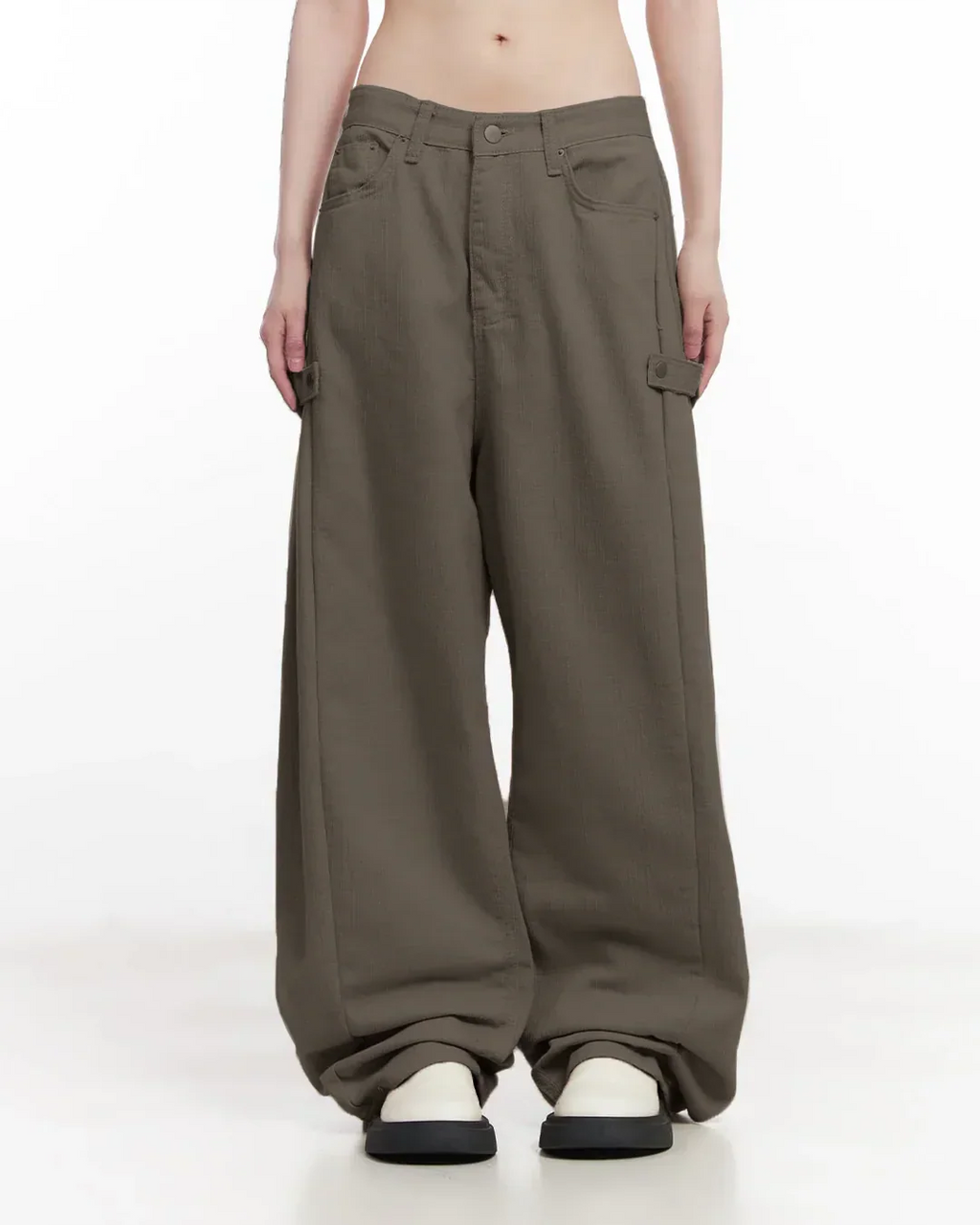 Mid-Rise Cargo Wide-Leg Trouser in Grey
