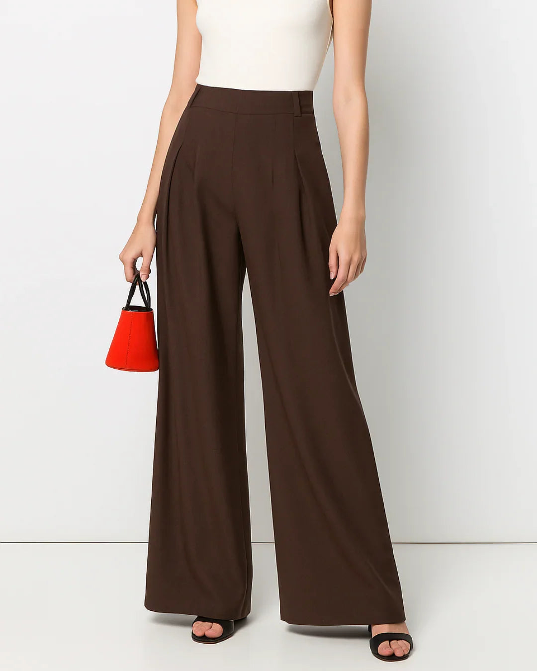 Mid Rise Solid Pocket Straight Leg Trousers In Coco Brown